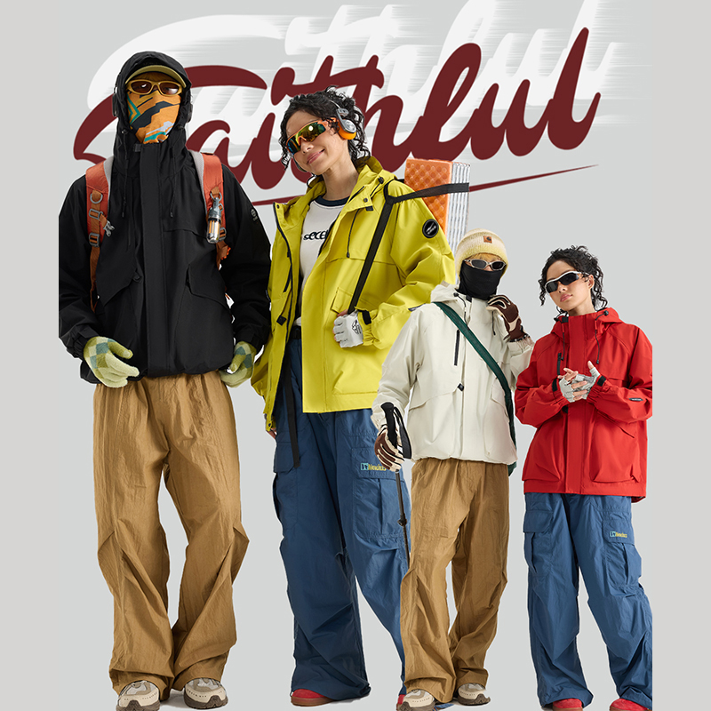 品牌直发 鸿星尔克 三合一连帽冲锋衣情侣款  EK-JY25011S 旅游户外徒步必备 一衣三穿 功能性强 解锁多种穿搭