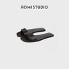 ROMI STUDIO 桑蚕丝和羊皮革黑色极简一字平底凉鞋 RWCRP33455 商品缩略图4