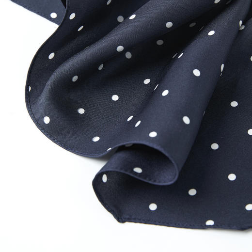ROMI STUDIO“法式复古”100%桑蚕丝波点格调系脖丝巾 RWCAP34754 商品图4