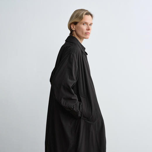 ROMI STUDIO天 丝高弹莱卡混纺白鹅绒廓形长款羽绒服RW24AW90335 商品图4