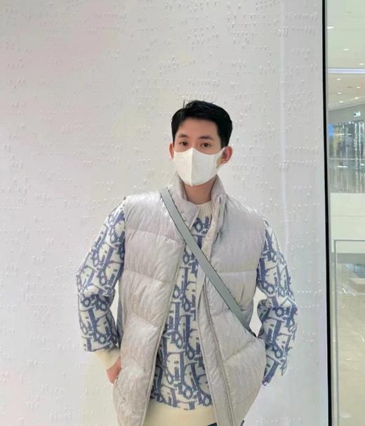 迪奥 最新经典款Oblique 印花款羽绒马甲(SS) 商品图1