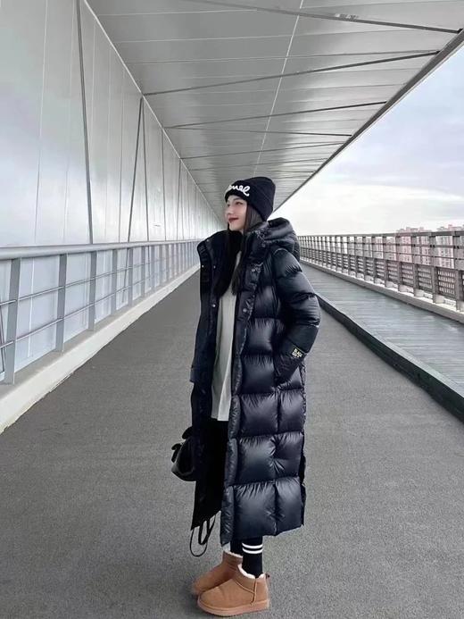 降温推荐【黑金情侣亲子款鹅绒羽绒服】90鹅绒，妥妥行走的大棉被，再冷也能抗！保暖遮肉，百搭不挑人，⁬最大穿到180斤内，也不易钻绒 WD 商品图5