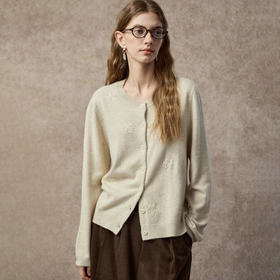 Famecoco温柔知性手工钉珠绣花圆领羊毛开衫宽松百搭FAC8DE005