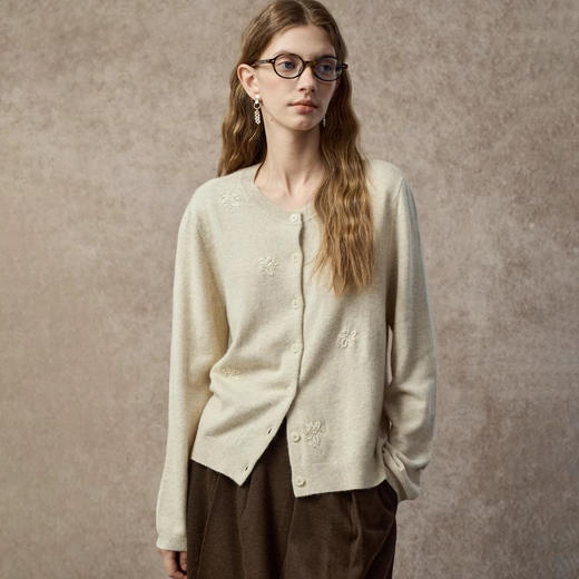 Famecoco温柔知性手工钉珠绣花圆领羊毛开衫宽松百搭FAC8DE005 商品图0