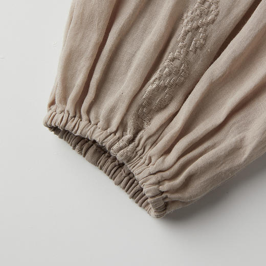 ROMI STUDIO“东方美学”100%苎麻轻薄宽松灯笼袖衬衫 RWCSSJ2691【发货时间25-30天】 商品图6