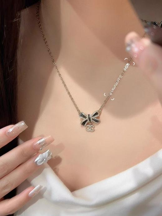 香奈儿  25B黑金幻彩珐琅蝴蝶结双C项链（XK） 商品图2