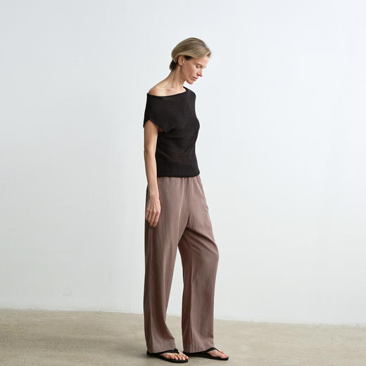 ROMI STUDIO“松弛随性”春夏设计感不规则斜肩针织T恤 RWCRSJ2627 商品图3