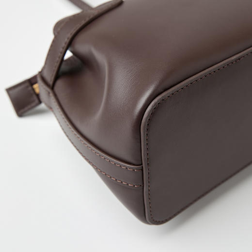 ROMI STUDIO 首饰袋 头层牛皮天然纹理气质单肩法棍包RWCAP06619 商品图3