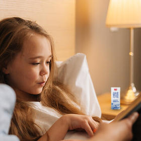 光明纯牛奶200ml*24盒优质乳蛋白营养早餐奶家庭分享装送礼量贩装