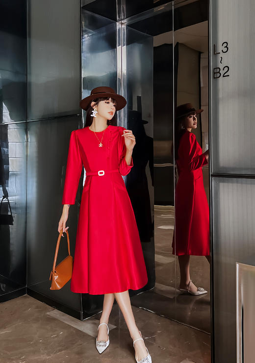 伯妮斯茵 | 轻奢名媛 正红色收腰缎面连衣裙 圆领七分袖设计 腰带显瘦 宴会约会款 SZ3S58 - 胭脂色连衣裙 商品图0