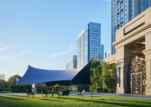 ★新春年夜饭★ ¥3399起/套【宁波洲至奢选绿城尊蓝酒店】含1晚3间豪华房+早餐，6人除夕年夜饭！另有10人套餐、连住2晚含年夜饭+年初一自助晚餐套餐可选！2026年2月16日专享 商品图1