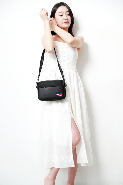 大货刚走，是很好看的相机包。长肩带拉链小标刺绣单肩包C101768 商品图8