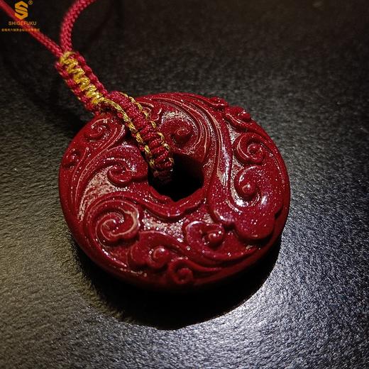 【品牌授权】【香港周六福】黄金钻石首饰天然原矿朱砂微雕祥云平安扣吊坠 商品图1