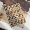 巴宝家经典格纹围巾 商品缩略图12