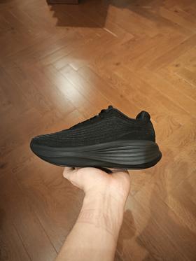 安踏女款跑鞋极简主义全掌舒适厚底日常通勤慢跑鞋122535502VS