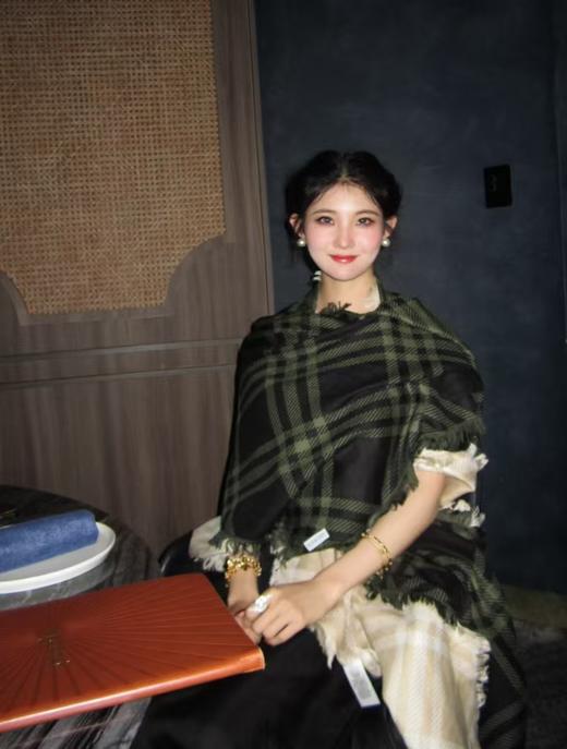 B家羊绒羊毛桑蚕丝混纺格子拉毛围巾 商品图11