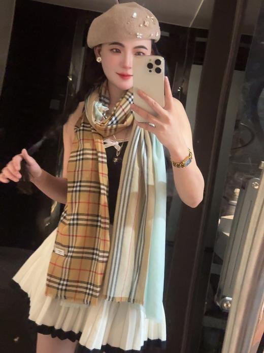 巴宝家经典格纹围巾 商品图13