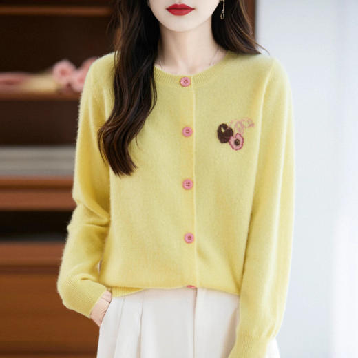 「自」全新升级【铂金会员174/天猫229/差价55】(10648)洛诗琳新款气质纯羊毛开衫2025秋冬重工刺绣撞色针织外套 商品图3