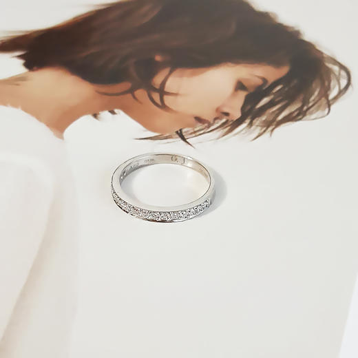 【天然正品】AU750白金简约时尚排镶0.133克拉钻石戒指6号（戒圈可改）女士081025TJ11现售价：1580特价 商品图5