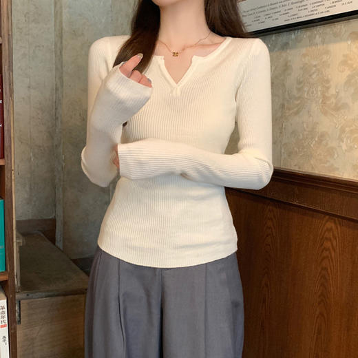 西遇长袖内搭打底衫女秋季新款纯色修身显瘦小v领套头毛衣SS051681 商品图4