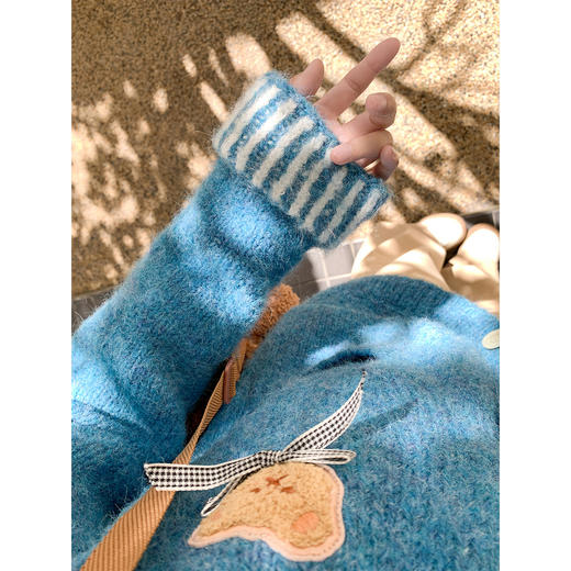 <曾小咸推荐>3.2现货秒杀！微信超特价！ 韩系宽松纽扣毛衣 日常189.99 立90 秒杀99.99！卡其色高腰直筒裤 秒杀129.99！ 商品图2