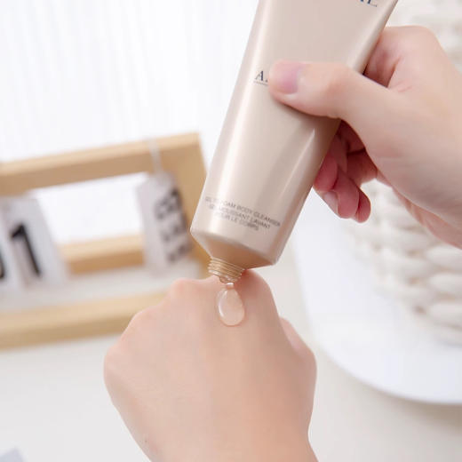 【10.18好物神价】兰蔻菁纯身体泡沫洁肤露125ml 商品图2