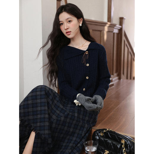 鹿向南「暮色花筵」设计感深蓝色针织毛衣女秋季显瘦减龄气质上衣 商品图4