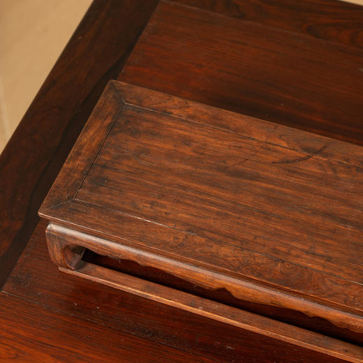 清早期	黄花梨束腰马蹄腿带托泥案上几摆件 商品图3