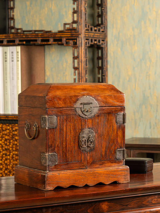 清	黄花梨满彻盝顶官皮箱 商品图1