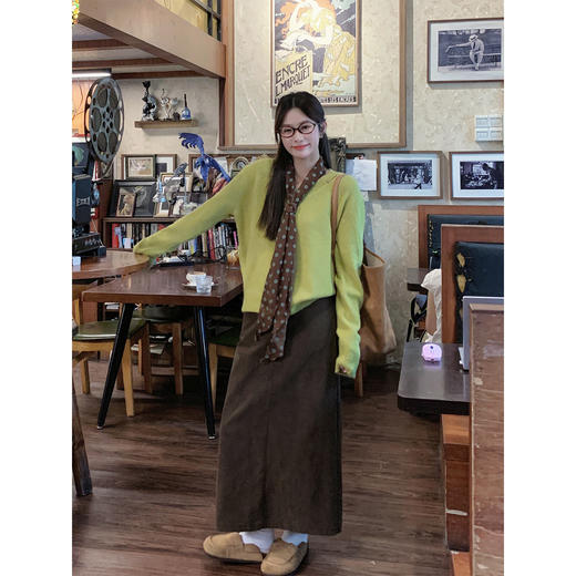 <曾小咸推荐>现货秒杀 ！微信超特价！ 复古V领毛衣（不含丝巾） 日常149.99 立减60 秒杀89.99！！ 商品图1