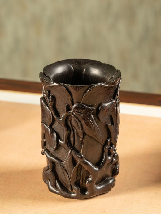 清	紫檀木雕玉兰花笔筒 商品图0