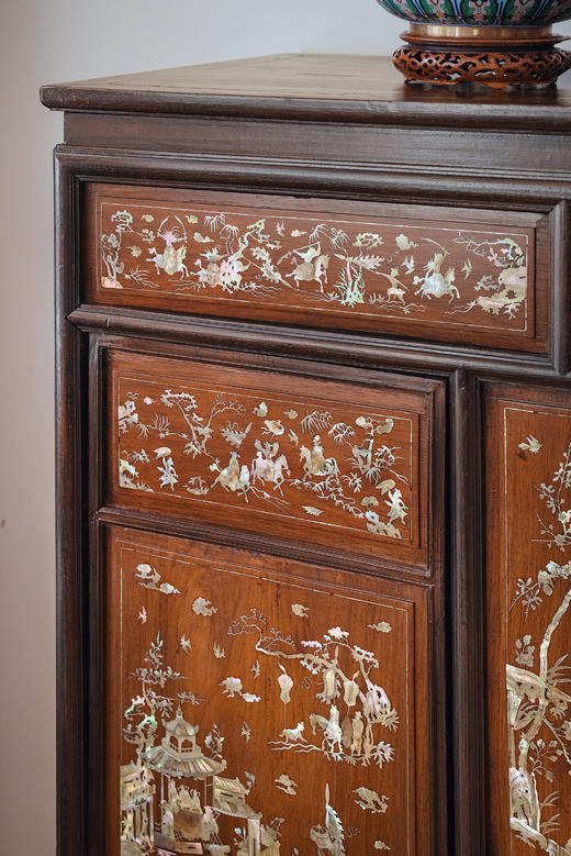 独角鹿西洋古董1890年代东南亚地区出品传统亭台人物主题螺钿镶嵌边柜 商品图4