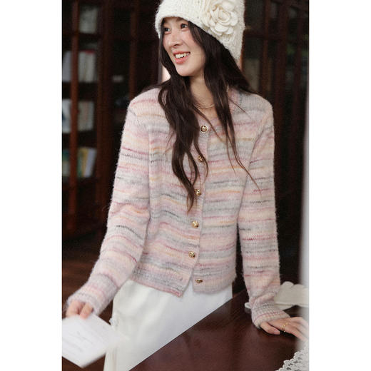 【6折秒杀】鹿向南「温暖左岸」小香风粉色条纹圆领短款针织毛衣开衫上衣女秋L58807 商品图3