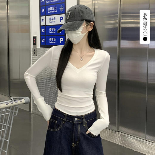 西遇修身打底衫女秋季新款纯色显瘦v领内搭正肩长袖t恤SS051680 商品图1