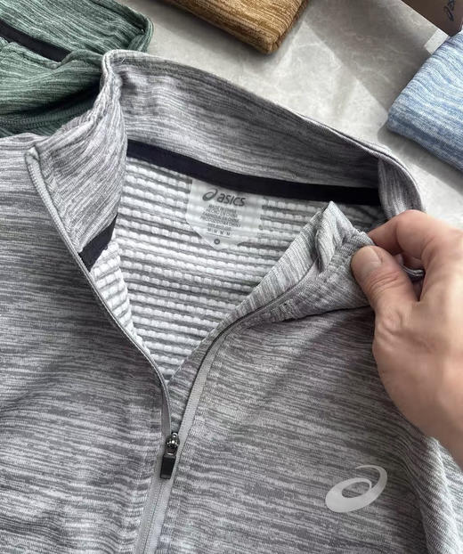 全新正品亚瑟士Asics半拉链内里加绒男士运动户外速干弹力长袖抓绒衣
六个色，M-XXL 商品图2