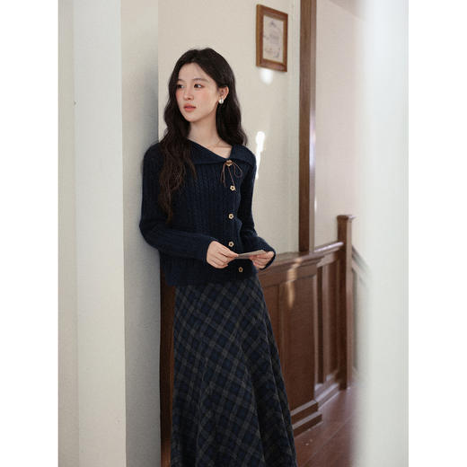 鹿向南「暮色花筵」设计感深蓝色针织毛衣女秋季显瘦减龄气质上衣 商品图2