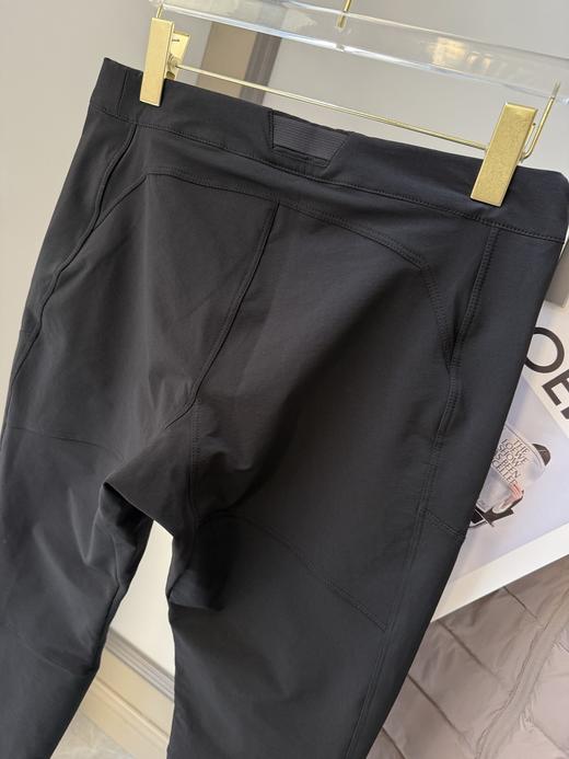 点此购买 始祖鸟秋款男女款户外弹力冲锋裤 xj 332898 商品图3