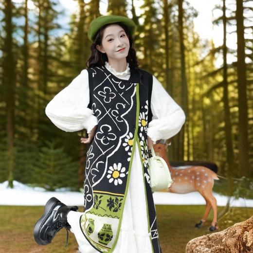 两三事青柠秘境出游服装女冬季新款复古斜边纽扣提花毛织背心裙子 商品图4