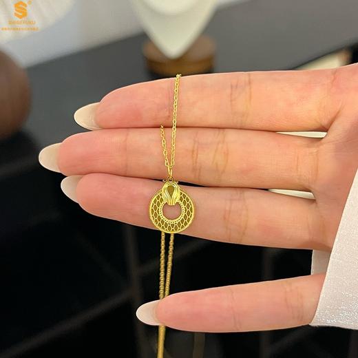 【品牌授权】【香港周六福】黄金钻石首饰 足金内嵌足银碎冰冰灵蛇守护平安扣吊坠（附赠K金项链） 商品图1