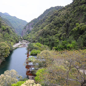 【赤壁温泉度假酒店】有效期到到12月31日，周末不加价！探秘峡谷、溪谷温泉，还有VR体验~