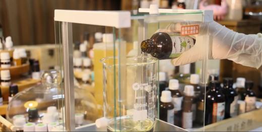 【麦麦定制精油唇膏】纯手工制作，天然植物油！滋润保湿、抗唇yan、舒缓干裂起皮等！质地清爽不黏腻，易渗透吸收！【TJ-J】【芳疗师系列】 商品图4