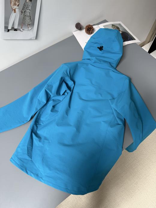 点此购买 始祖鸟秋冬季男士弹力连帽冲锋衣外套 xj 332900 商品图14