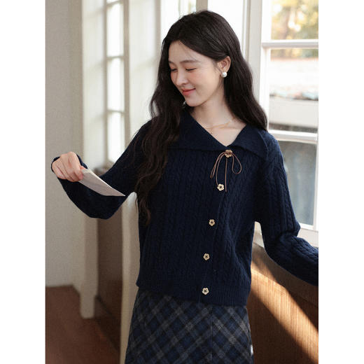 鹿向南「暮色花筵」设计感深蓝色针织毛衣女秋季显瘦减龄气质上衣 商品图1