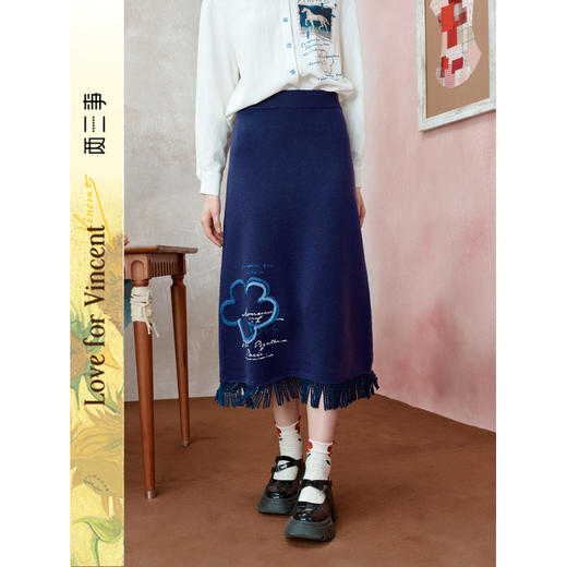 两三事梵高文艺暮色旅人2025冬新款花朵毛巾绣流苏直筒针织半身裙 商品图0