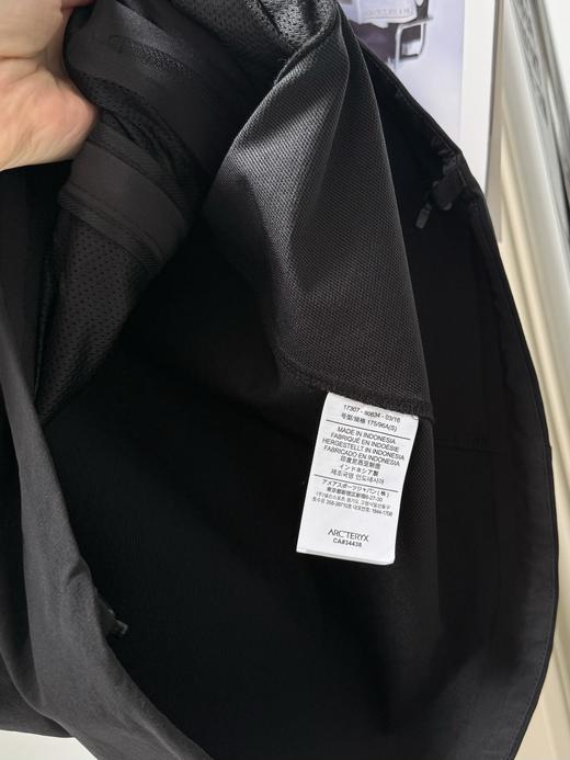 点此购买 始祖鸟秋冬季男士弹力连帽冲锋衣外套 xj 332900 商品图12