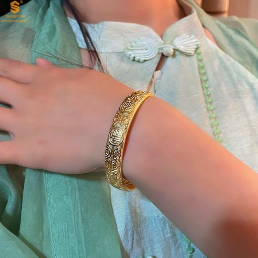 【品牌授权】【香港周六福】黄金钻石首饰 百福祥云心经手镯 商品图4