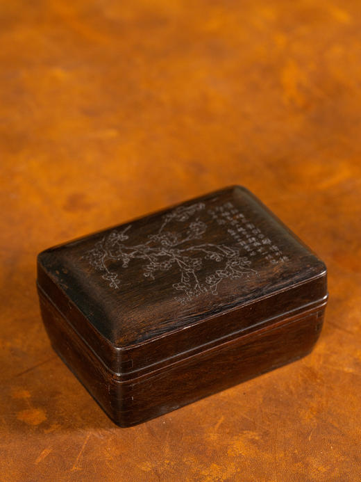 清	紫檀阴刻梅花诗文盖盒 商品图0