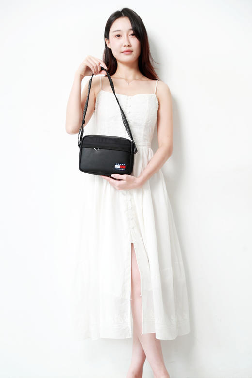 大货刚走，是很好看的相机包。长肩带拉链小标刺绣单肩包C101768 商品图9