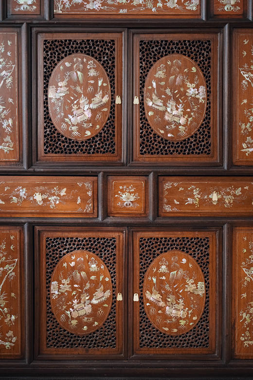 独角鹿西洋古董1890年代东南亚地区出品传统亭台人物主题螺钿镶嵌边柜 商品图6