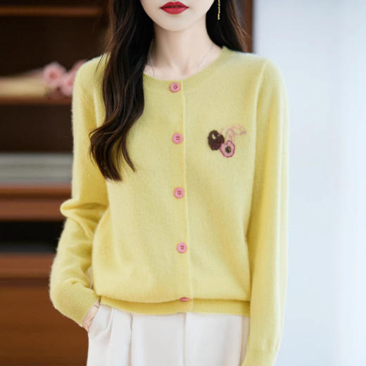 「自」全新升级【铂金会员174/天猫229/差价55】(10648)洛诗琳新款气质纯羊毛开衫2025秋冬重工刺绣撞色针织外套 商品图1